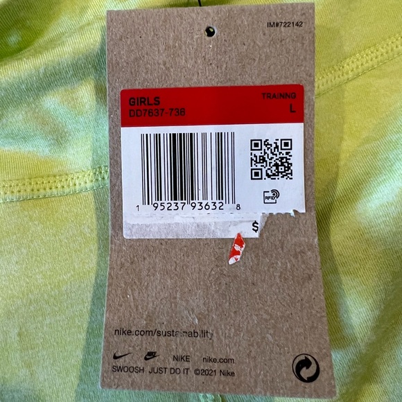 NWT Girls Nike One Luxe Dri-Fit leggings  size Large - Picture 2 of 3